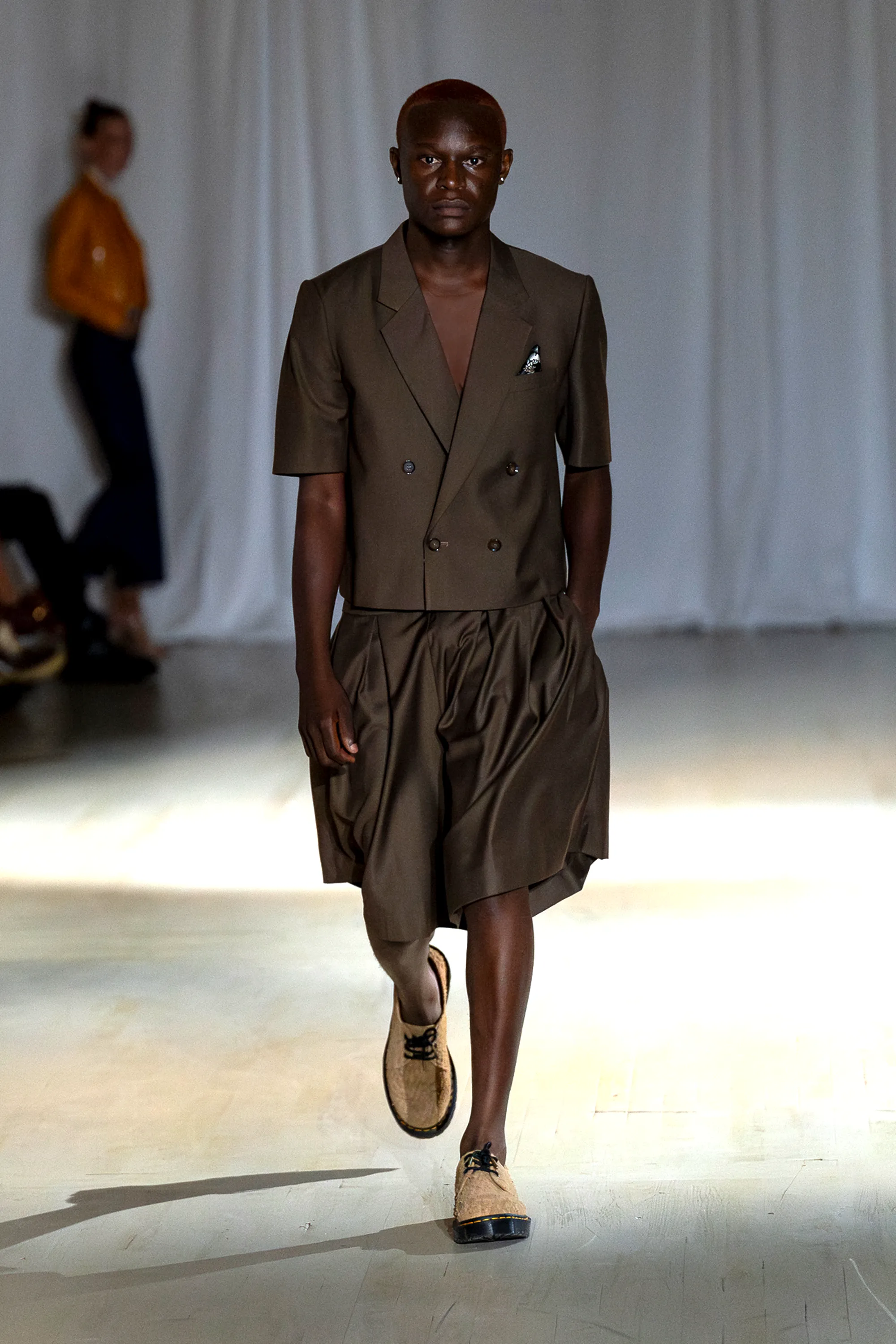 André Espresso Cropped Short Suit