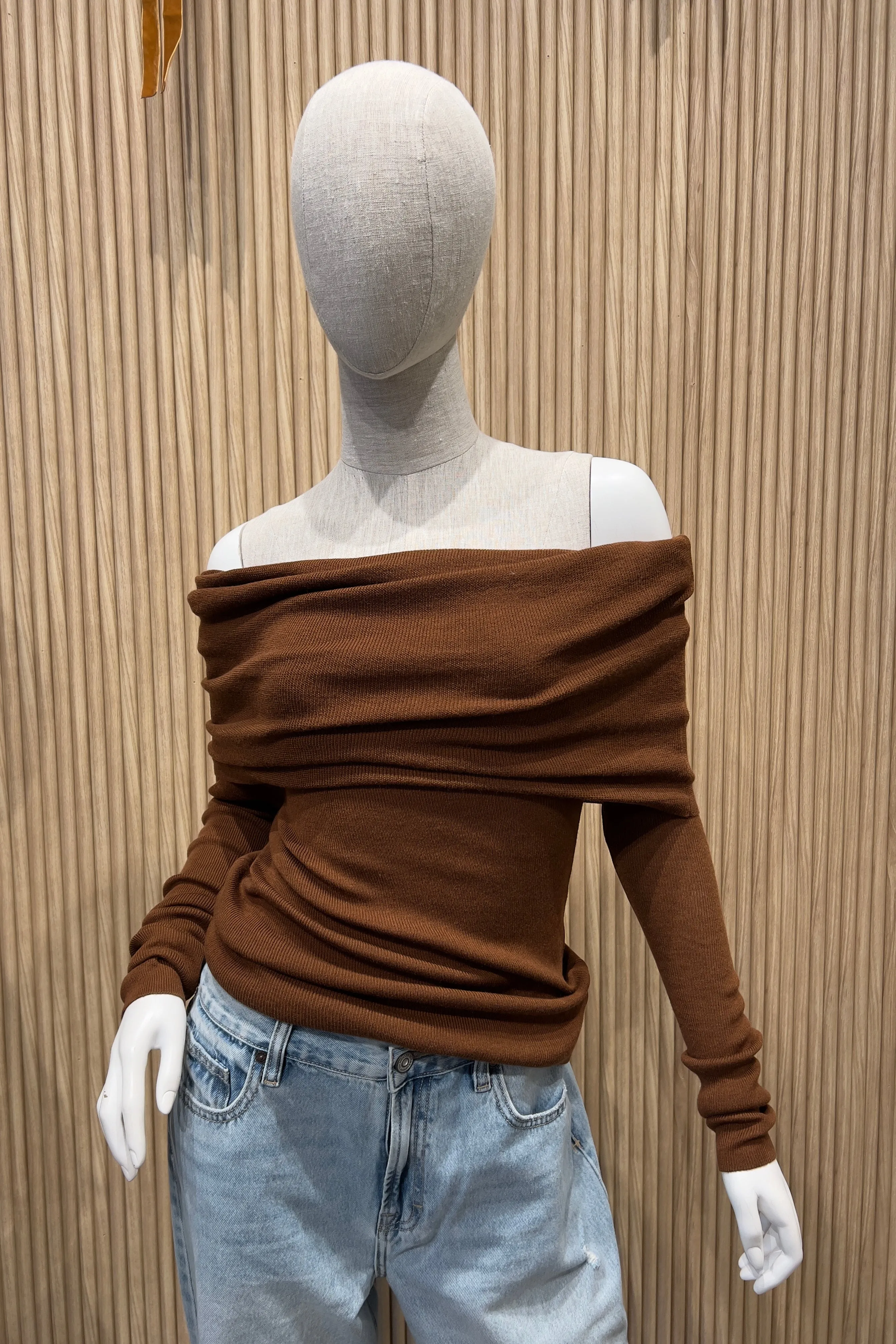 ARDEN BROWN OFF SHOULDER SWEATER