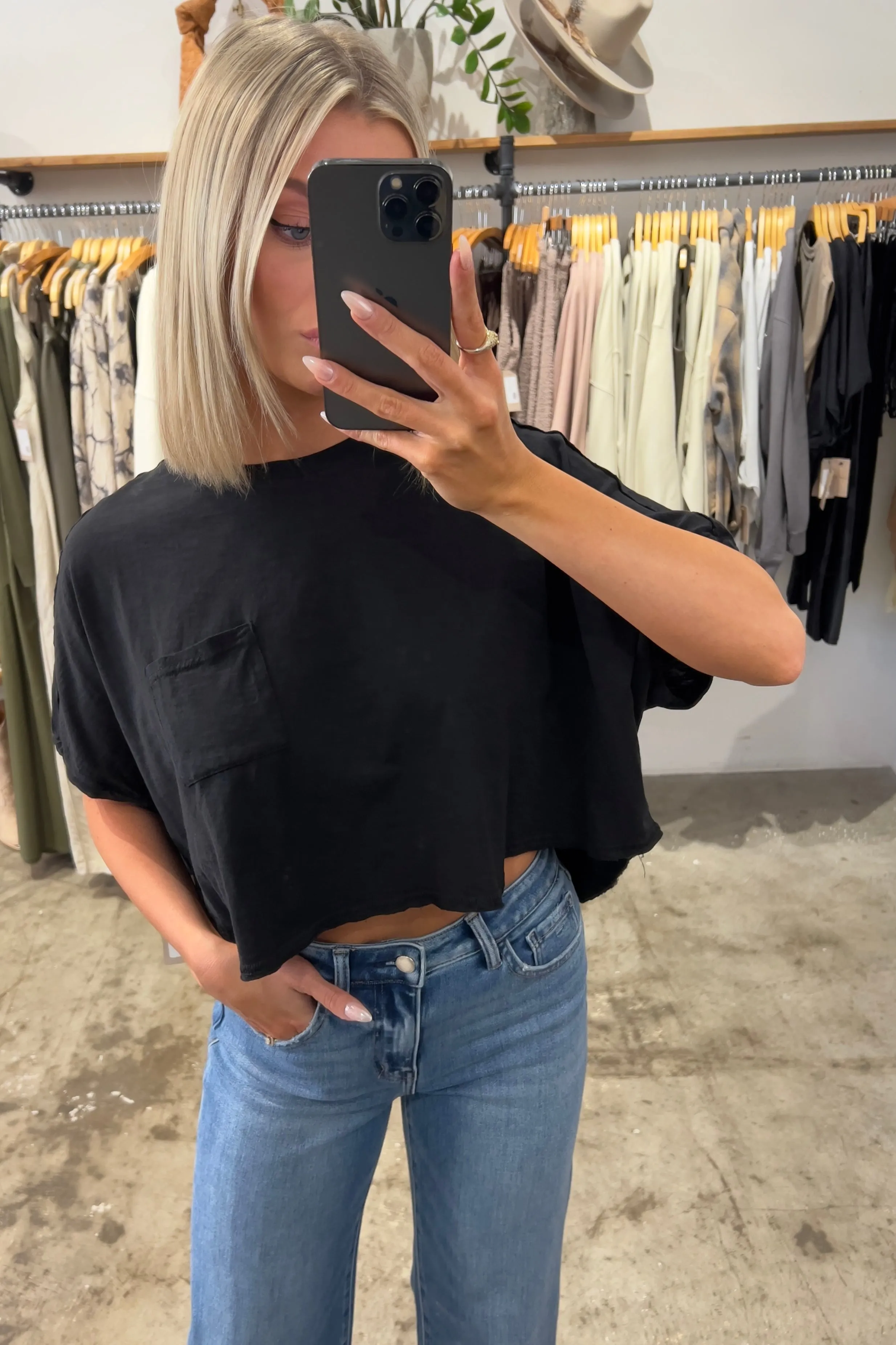 ELIOT BLACK CROPPED TEE