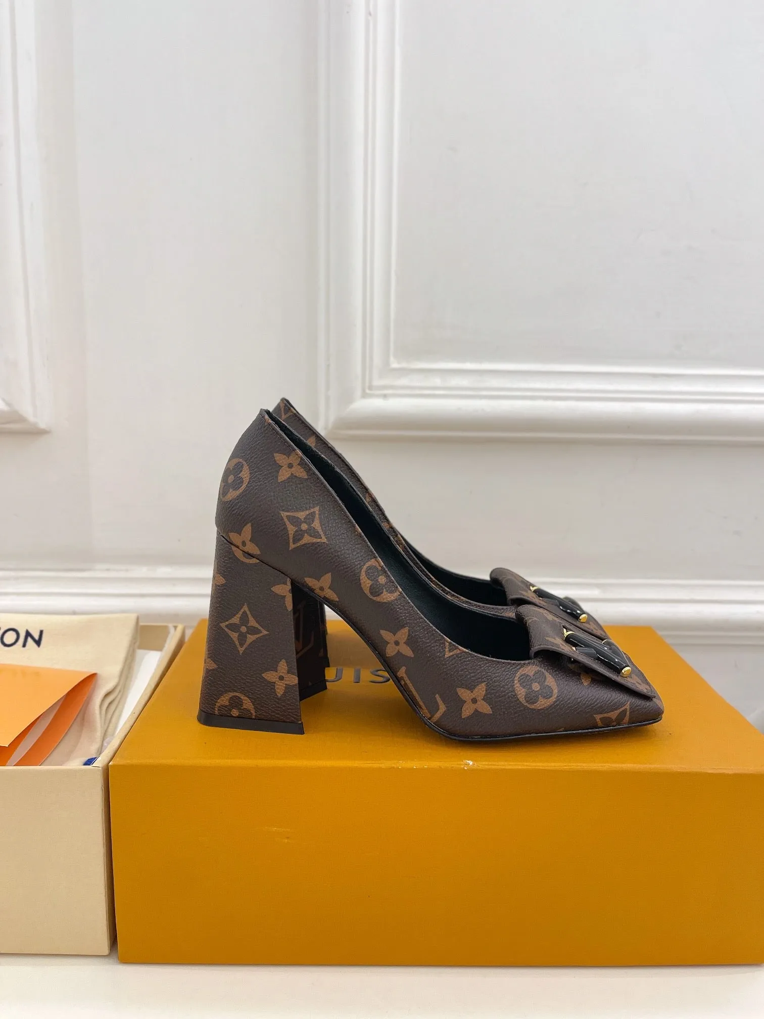 High Quality LUV High Heel Shoes 011