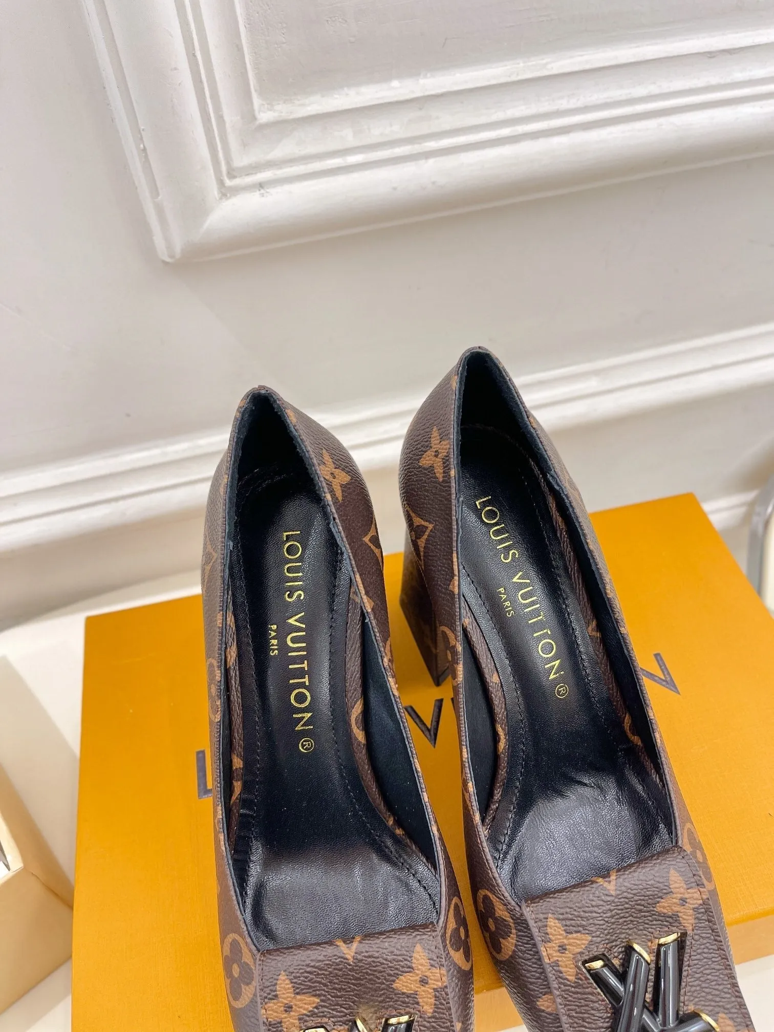 High Quality LUV High Heel Shoes 011