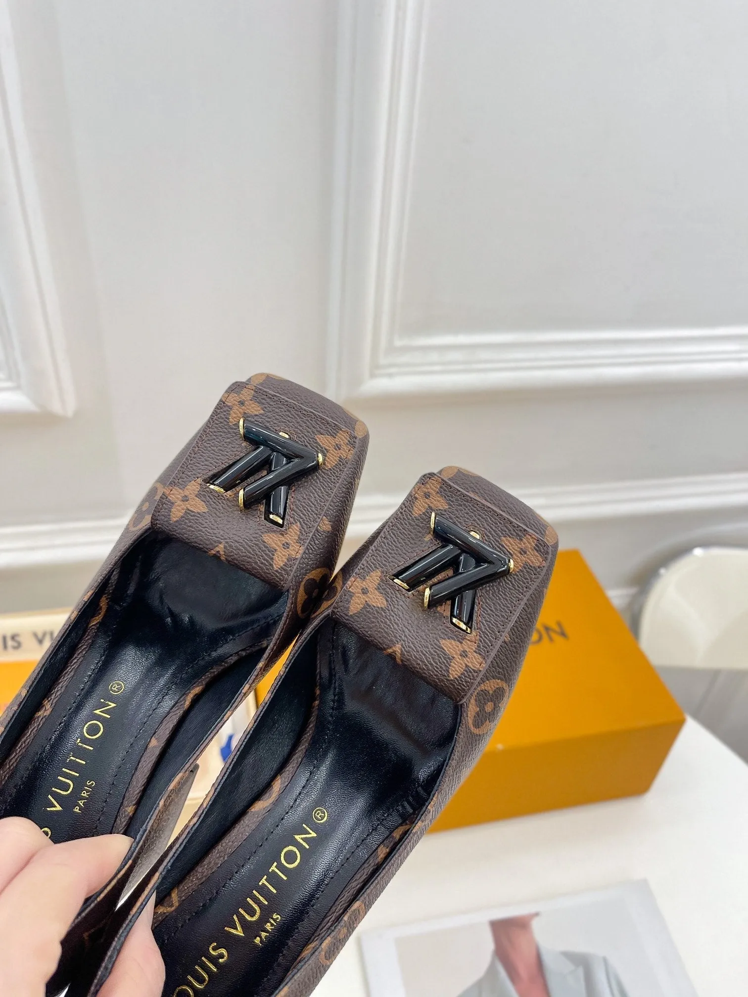 High Quality LUV High Heel Shoes 011