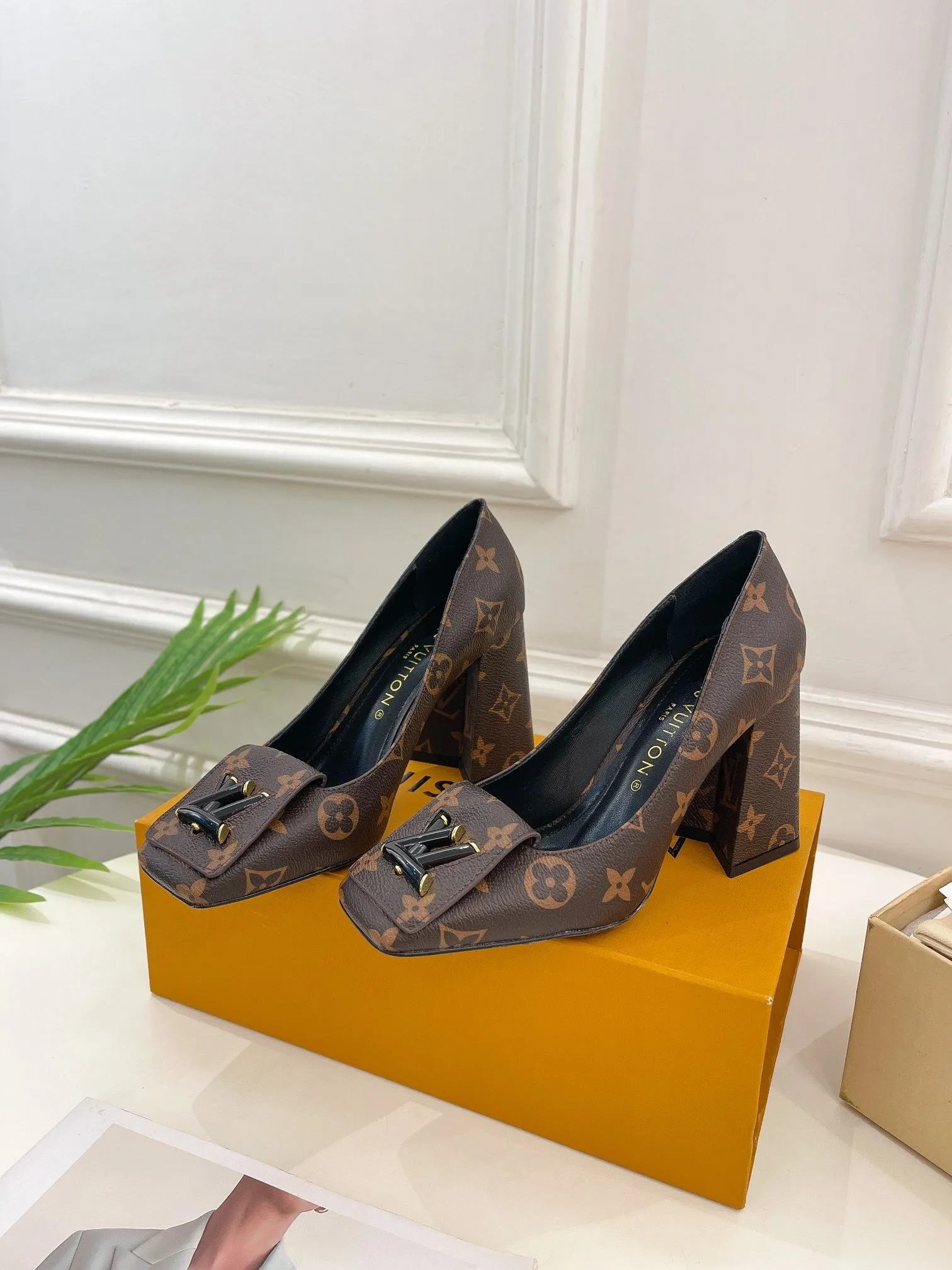High Quality LUV High Heel Shoes 011