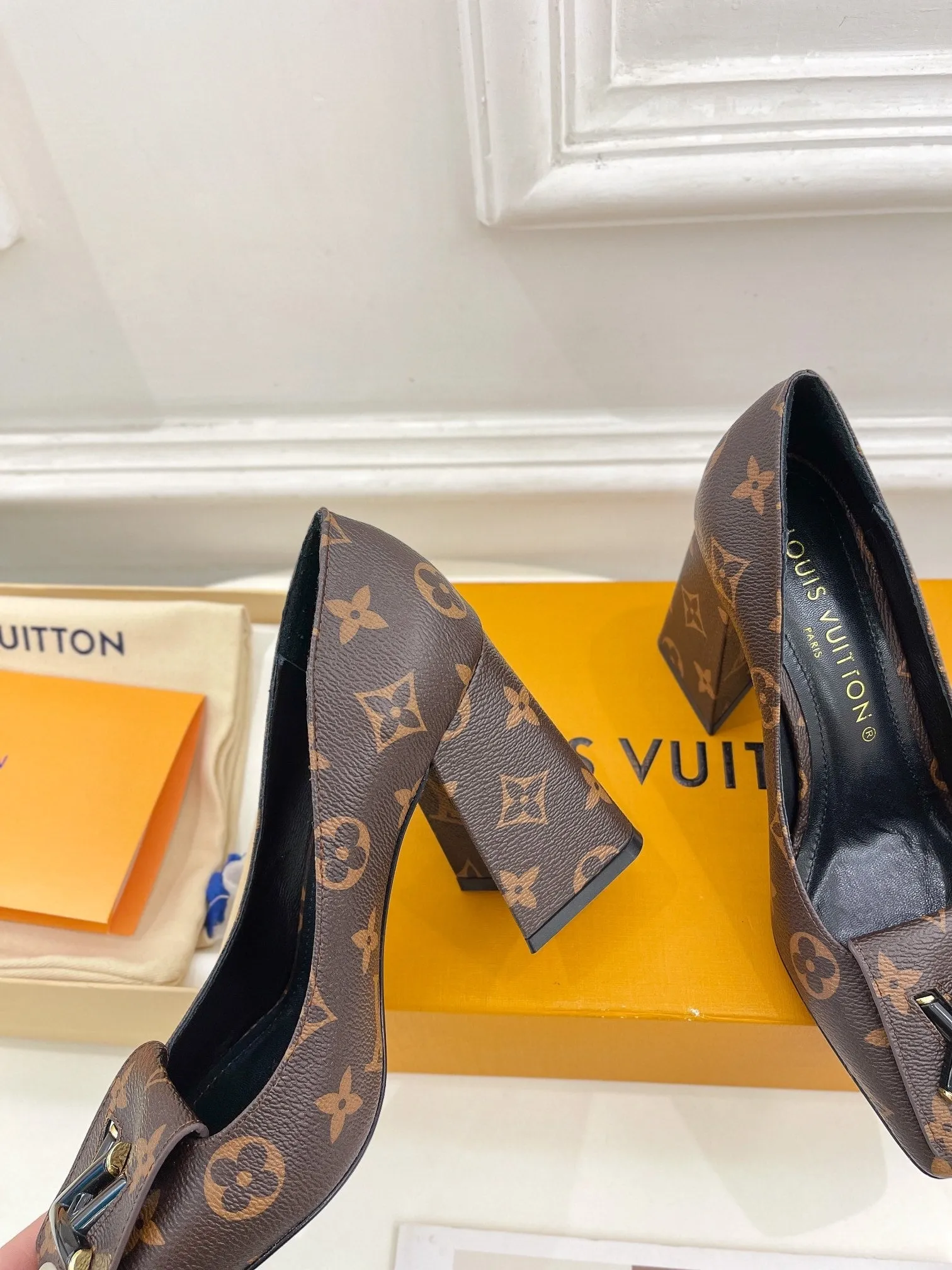 High Quality LUV High Heel Shoes 011