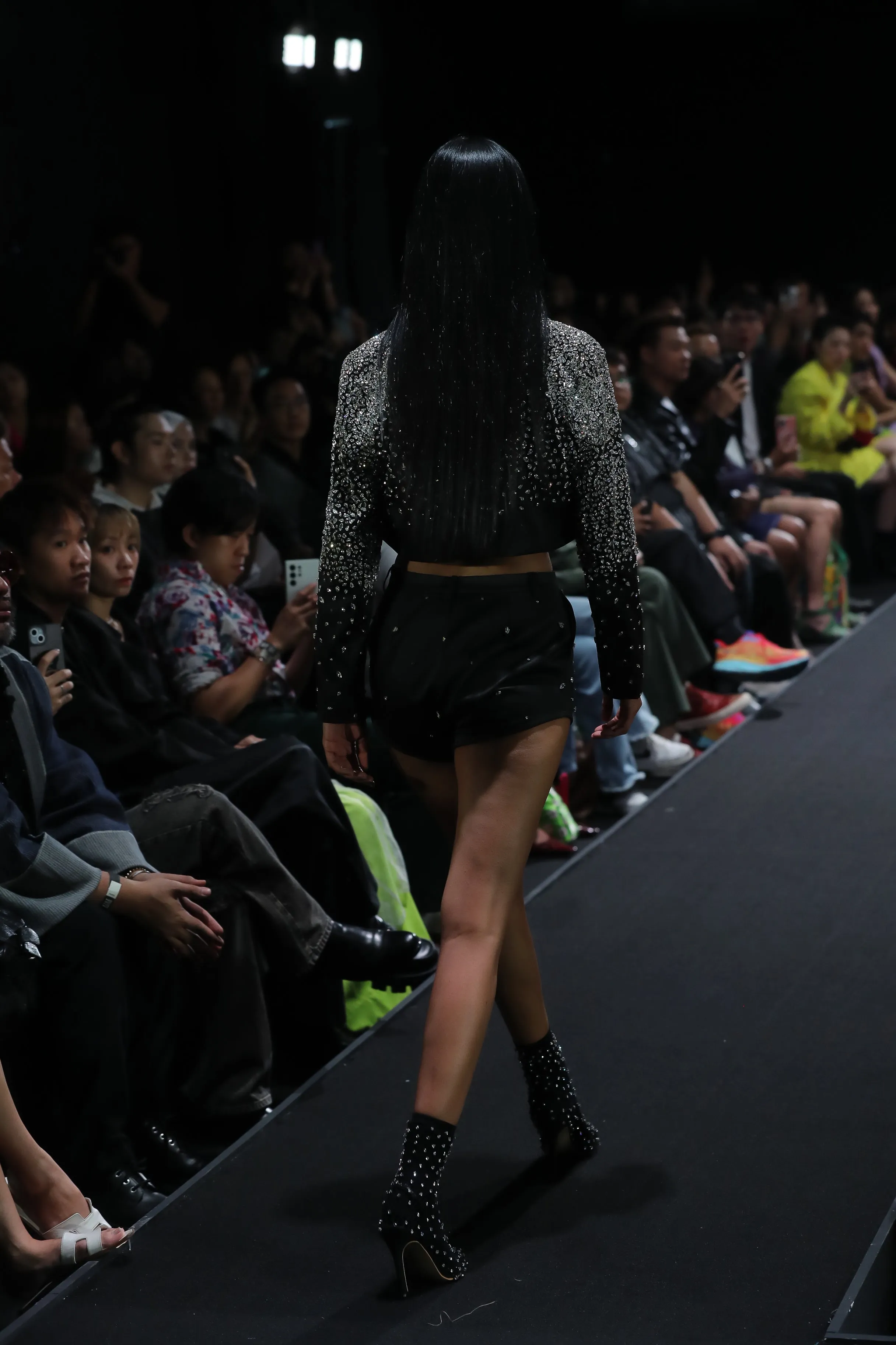 LOOK 24